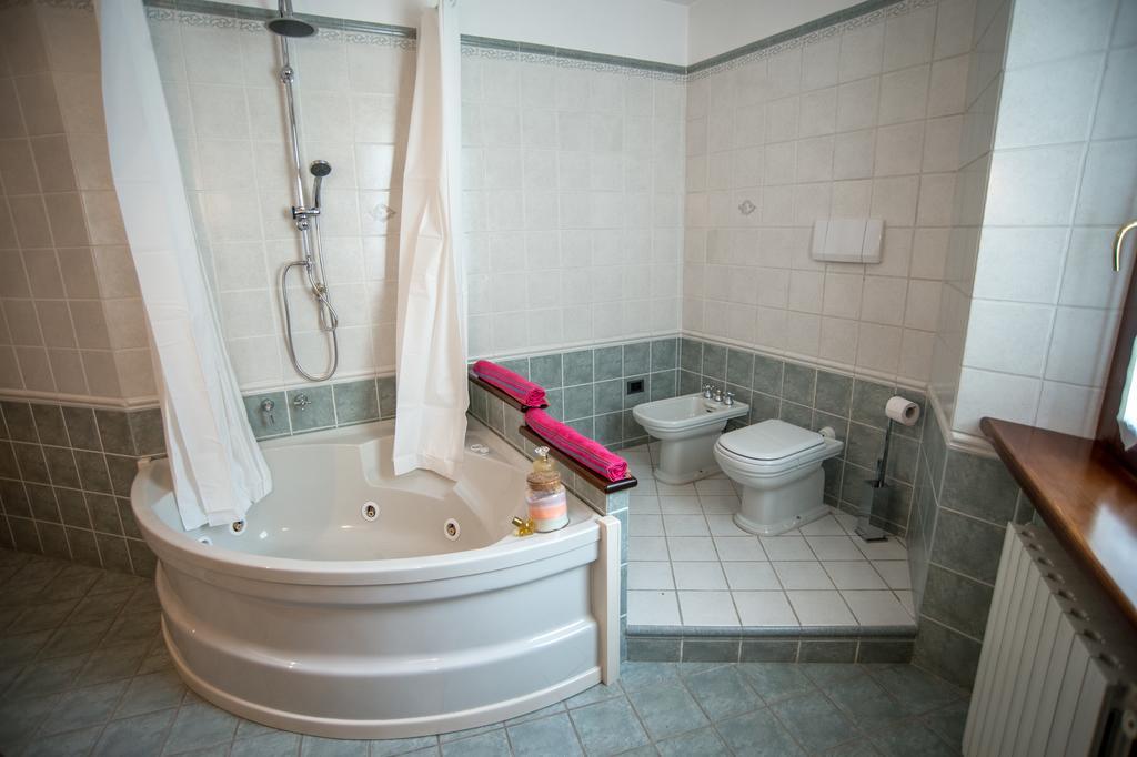 B&B Del Gran Ducato Di Alzano Sopra 알자노 롬바르도 객실 사진